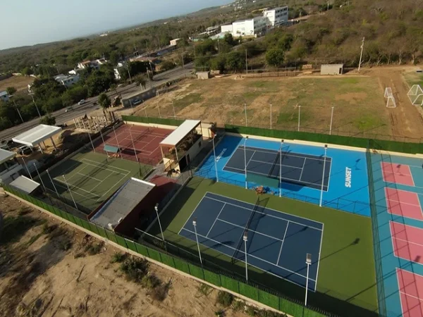 Thi công sân tennis 8 lớp hạt cao su 1mm TOPSPORTS